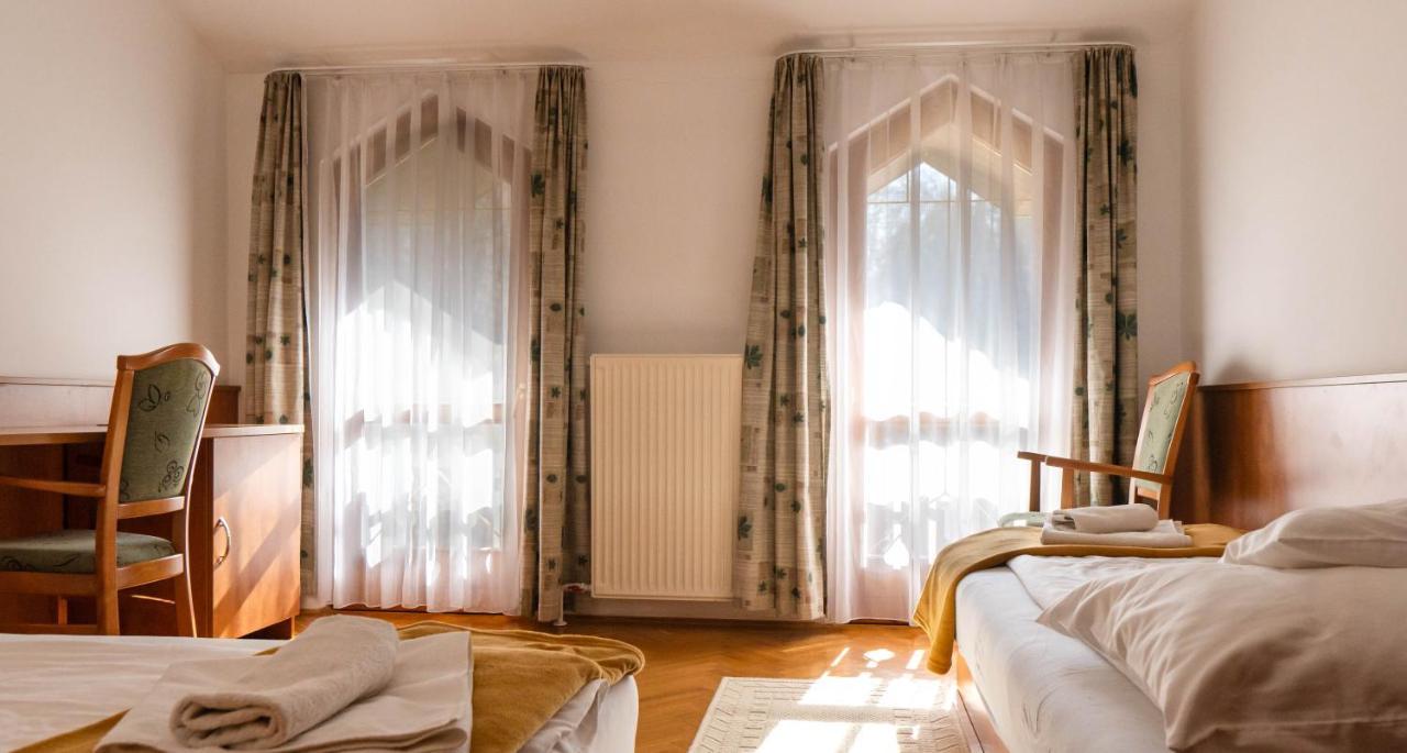 Hidegpataki Fakapu Vadaszhaz Abaújszántó Buitenkant foto