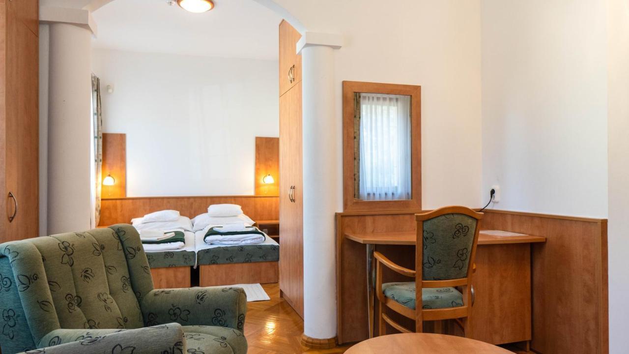 Hidegpataki Fakapu Vadaszhaz Abaújszántó Buitenkant foto
